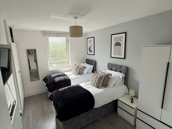 1 habitación, tabla de planchar con plancha, wifi y ropa de cama 