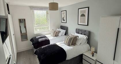 Stylish 1-Bed Apartment near Guildford Station