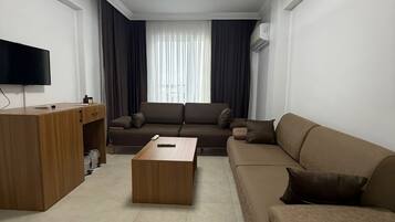 Basic Quadruple Room, Sea View | Living area