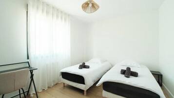 4 habitaciones, tabla de planchar con plancha, wifi y ropa de cama