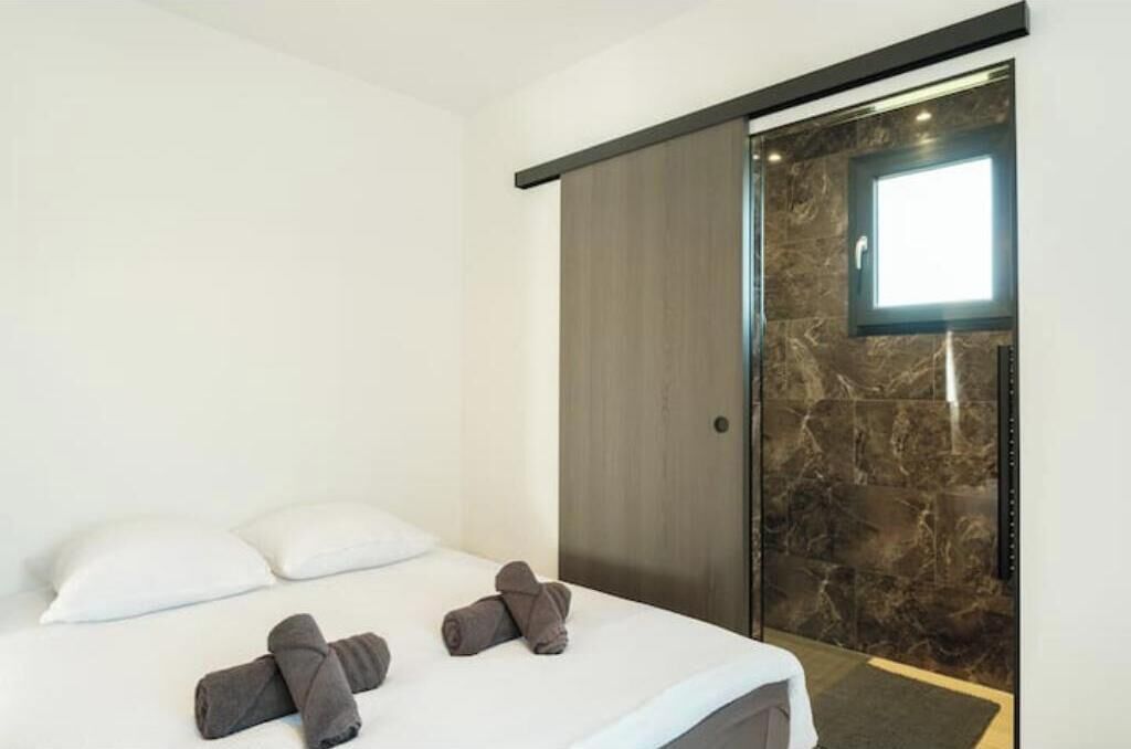 4 dormitorios, tabla de planchar con plancha, wifi y ropa de cama