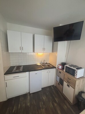 Private kitchen - Vrbo Property (Saint-Jean-de-Monts)