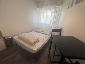Room - Vrbo Property (Saint-Jean-de-Monts)