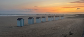 Small studio with direct access to shops and the beach