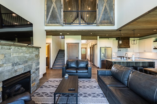 Fall River Cabin-4 Master Suites, Fire Pit, Hot Tub & Games!