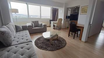 Appartement Panoramique, balcon, vue ville | Coin séjour