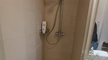 Appartement Panoramique, balcon, vue ville | Salle de bain
