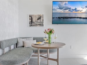 Departamento Premium, balcón, vista a la ciudad | Interior