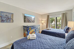Iron/ironing board, WiFi, bed sheets - Clean Hilton Head Coastal Decor Close to Beach, Indoor + Outdoor Pool (Hilton Head Island)