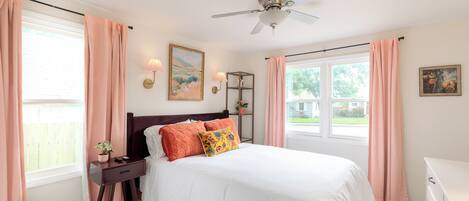 3 bedrooms, iron/ironing board, WiFi, bed sheets