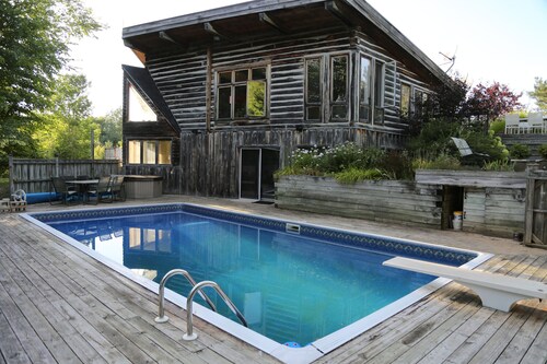 Forest View Chalet Unit with Hot Tub and Seasonal Salt Water Pool