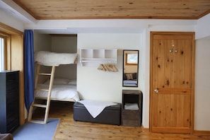 9 bedrooms, iron/ironing board, WiFi, bed sheets - Forest View Chalet Unit with Hot Tub and Seasonal Salt Water Pool (Markdale)