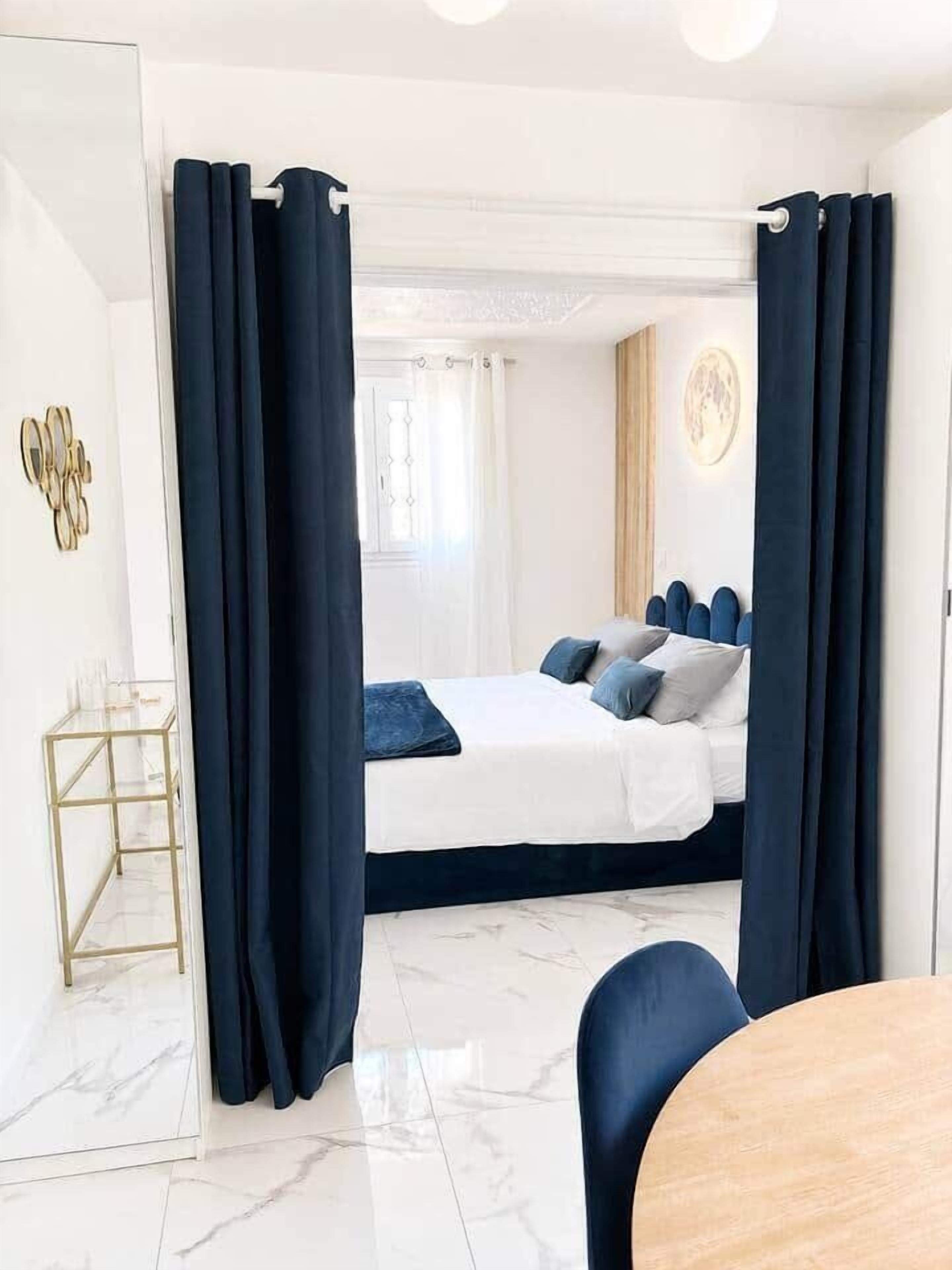 WiFi, bed sheets