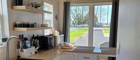 Coffee/tea maker, fridge, microwave, toaster
