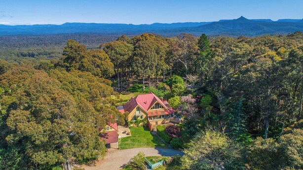 A house surrounded by dense forest with a clear view of distant mountains. - Petana Farm Stay - Pet-friendly Country Retreat (Morton)