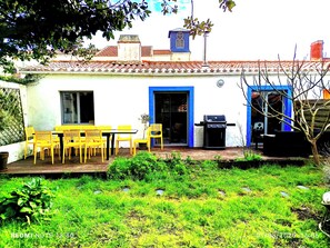 Outdoor dining - Vrbo Property (La Guérinière)