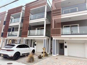 Exterior - NEW Luxury Shore House. Rooftop Views (Seaside Heights)