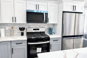 Fridge, microwave, oven, stovetop - New Luxury Beach House, Rooftop Terrace, Ocean Views, Walk to Beach (Seaside Heights)