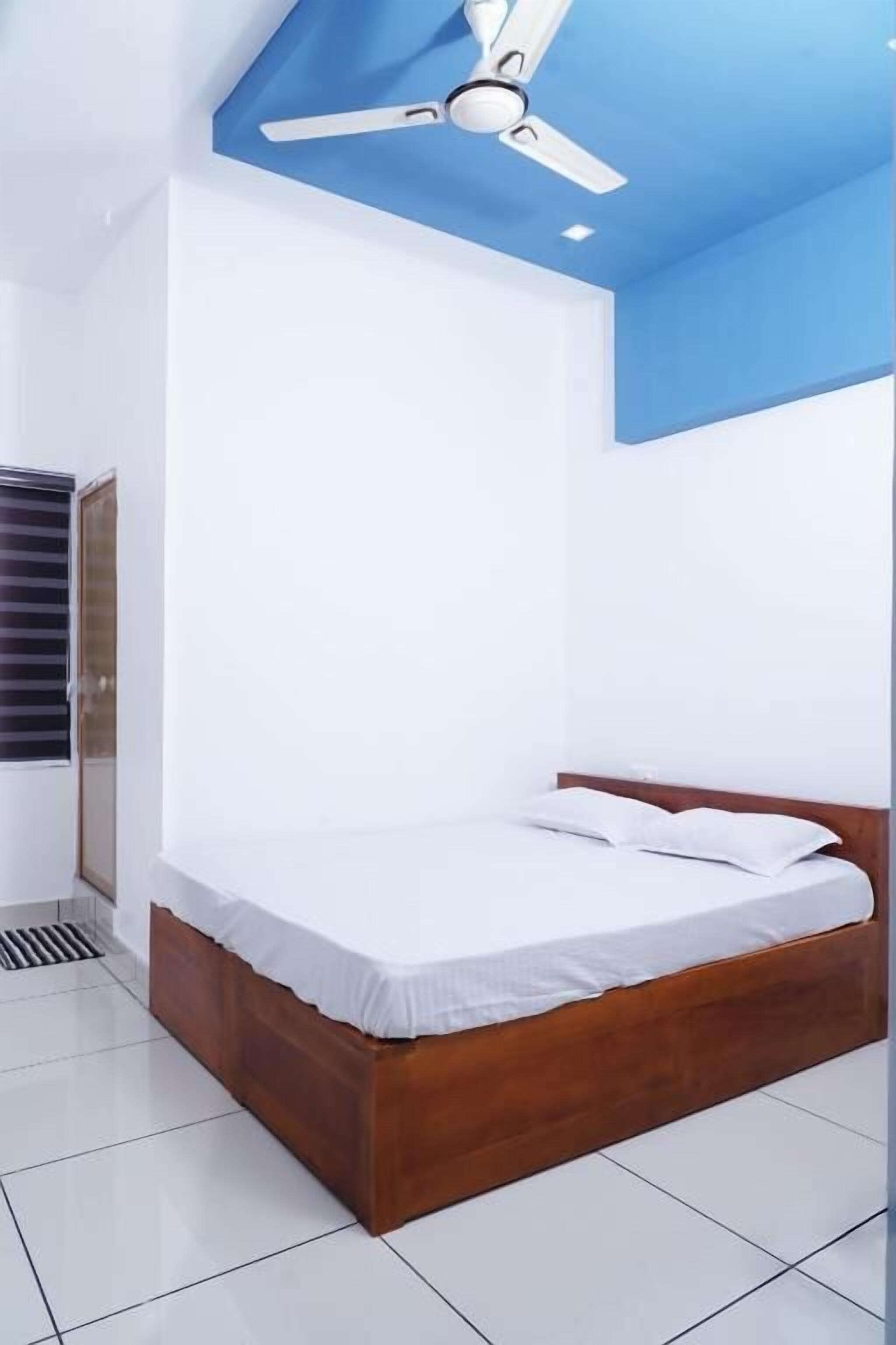 Standard-Doppelzimmer, Bergblick | Zimmersafe, laptopgeeigneter Arbeitsplatz, schallisolierte Zimmer