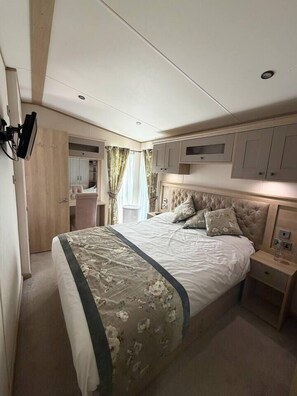 Room - Deer View Escape – 8 Berth Retreat (Stanford Bishop)