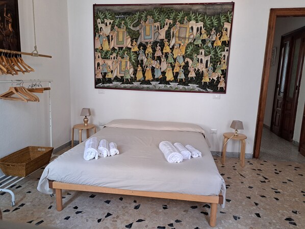 Room - Traditional Apartment in the Historic Center (Cagliari)