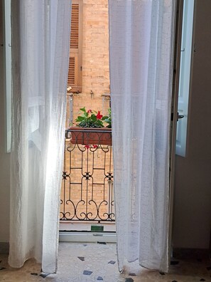 Interior - Traditional Apartment in the Historic Center (Cagliari)