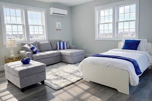 4 bedrooms, iron/ironing board, travel cot, free WiFi - Luxury Beach House, Rooftop Deck, Ocean Views, Walk to Beach & Boardwalk (Seaside Heights)