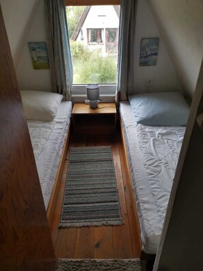 2 bedrooms, iron/ironing board - Rügensonne 53 is a small... Thatched-roof vacation home for up to 4 people   Just 300 m from the beach (Mönchgut)