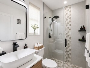 Een douche, een haardroger, zeep