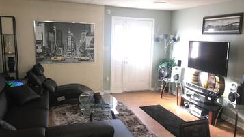 Smart-TV, Videospiele, DVD-Player, Bücher