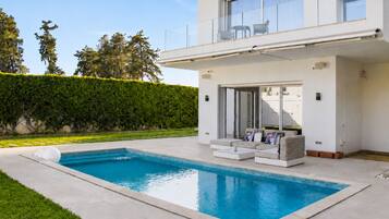 Villa, 4 chambres, accessible aux personnes à mobilité réduite, fumeurs | Piscine | Piscine extérieure