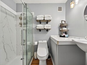 Bathroom - Beachside Studio: Updated, Ground Floor near Tootsie's wPool, Patio, Free Chairs (Panama City Beach)