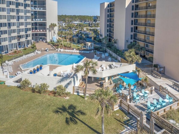 Pool - Beachside Studio: Updated, Ground Floor near Tootsie's wPool, Patio, Free Chairs (Panama City Beach)