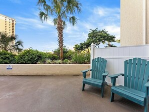 Terrace/patio - Beachside Studio: Updated, Ground Floor near Tootsie's wPool, Patio, Free Chairs (Panama City Beach)