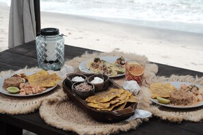 Outdoor dining - UNÚ Beach  (Palomino)