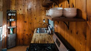 Fridge, stovetop