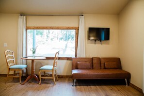 Living area - Studio King Cabin on The Piedra River (Archuleta County)