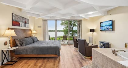 Corner Condo - Luxury Beachfront at Delton Grand