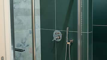Shower, bidet, towels