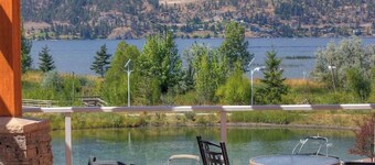 Spacious Waterfront Condo! Walk to Downtown