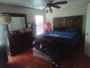 Iron/ironing board, WiFi, bed sheets - Stunning  Lovely Large 3-bedroom house, Large backyard, back porch, & Garage. (Ocala)