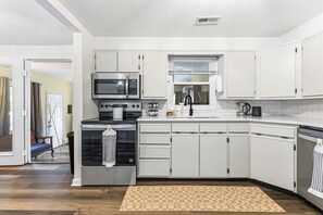 Private kitchen - Single-Level 4BR Home | 3-Bay Garage (Saint Joseph)