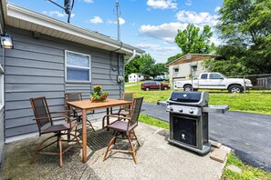 Outdoor dining - Single-Level 4BR Home | 3-Bay Garage (Saint Joseph)
