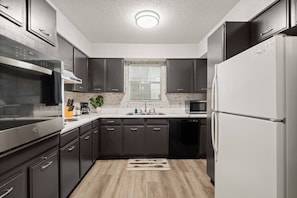 Coffee/tea maker, fridge, microwave, oven - Modern Apartment near The Domain (Austin)