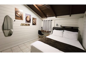 Desk, laptop workspace, free WiFi, bed sheets - Recanto da Dona Luiza - Pousada (Florianópolis)