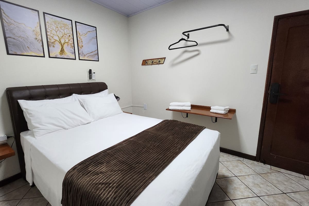 Room 4 (Double) | Free WiFi