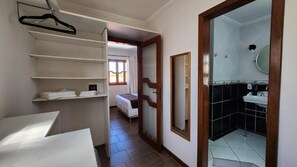 Room 7 suite (Double), with Hot Tub | Bathroom - Recanto da Dona Luiza - Pousada (Florianópolis)