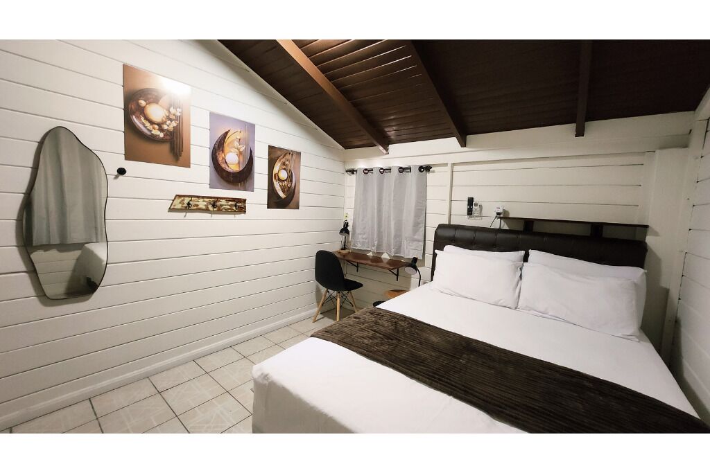 Room 2 (Double) | Bureau, espace de travail pour ordinateurs portables