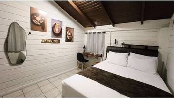 Room 2 (Double) | Bureau, espace de travail pour ordinateurs portables
