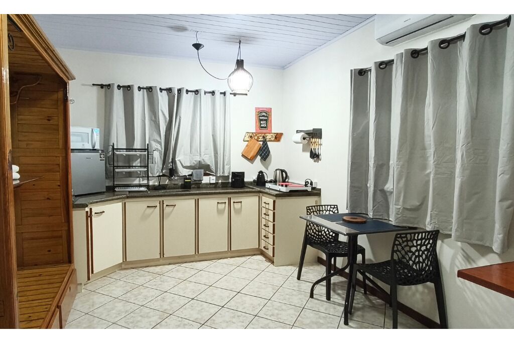 Room 5 (Double), with Kitchen | 私人厨房 | 迷你冰箱、公用微波炉